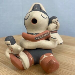 L. Lupe Lucero Jemez‎ Pueblo Storyteller Pottery Female w/2 Children Signed